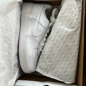 AIR FORCE 1 LE (GS) 6.5Y or WOMENS 8 — NEW COMES WITH BOX